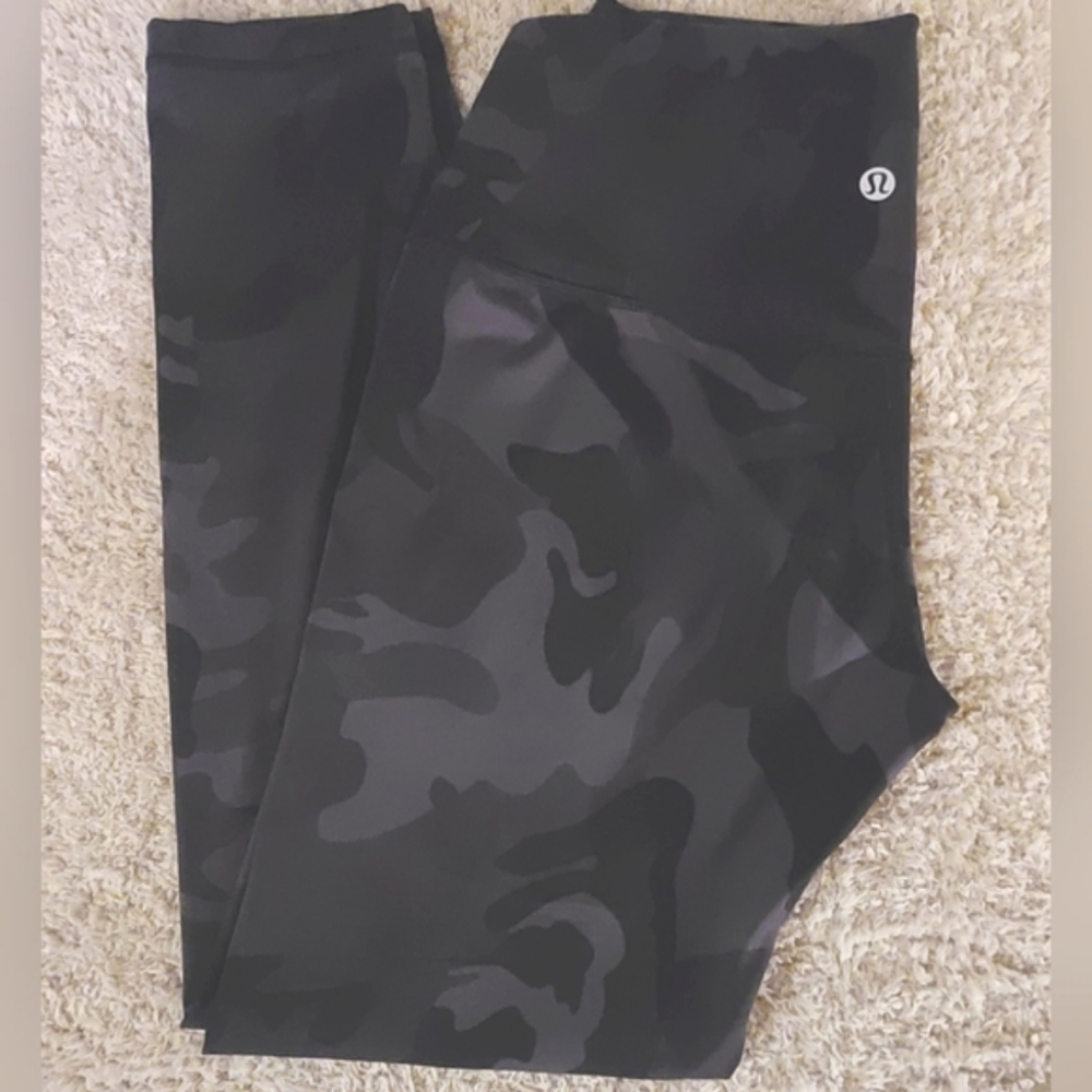 LULULEMON ATHLETICA CAMO LEGGINGS